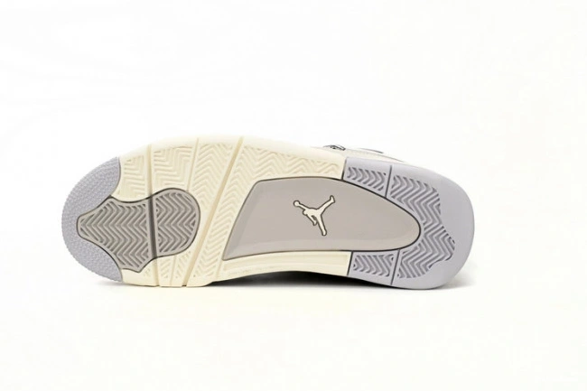 One Kick AQ9129-001 4 WMNS Air Jordan Moments Frozen 0801